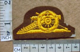1187 South African Artillery sleeve badge, worn above rank badges (AD2006)
