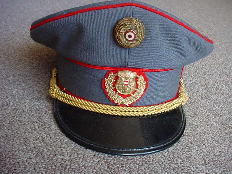 7906 Austrian Police visor cap and badges (Ref. Austria)