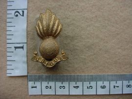 2669 Royal Artillery collar badge (BACB 350)