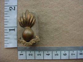 2670 Royal Artillery collar badge (BACB 350)