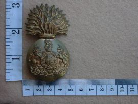 1904 Royal Scots Fusiliers cap badge (Ref. BBA 129 variation)