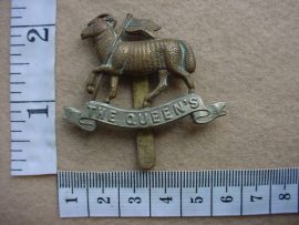 2372 Royal West Surrey Regt (The Queens) cap badge (Ref. BBA 158)