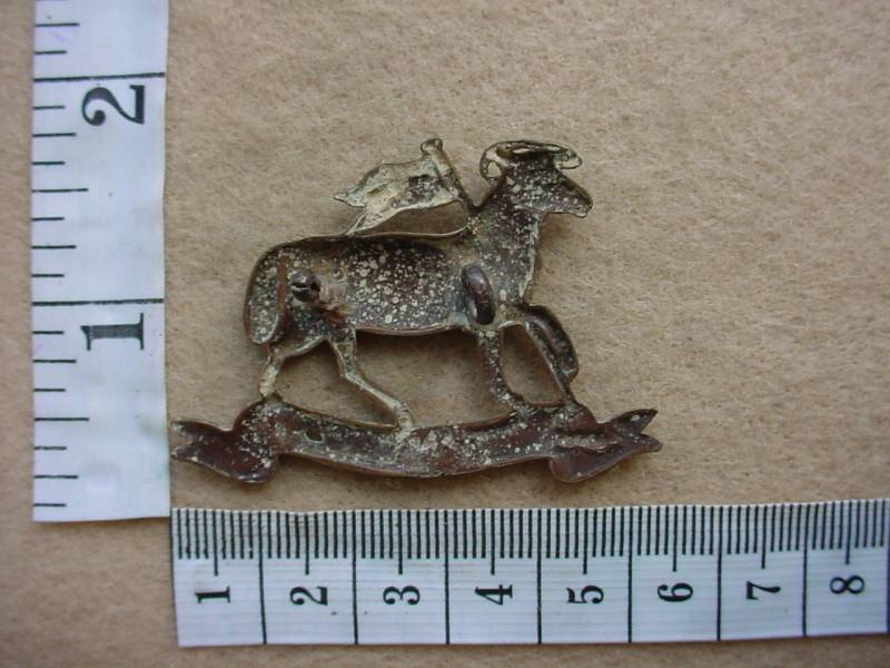 2374 Royal West Surrey Regt (The Queens) cap badge (Ref. BBA 158) - Image 2