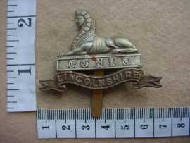 2376 Lincolnshire Regiment cap badge (Ref. BBA 161)