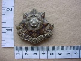 2391 East Yorkshire Regiment cap badge (Ref. BBA 171)