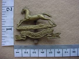 2392 West Yorkshire Regiment cap badge (Ref. BBA 172)