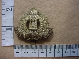 2397 Suffolk Regiment cap badge (Ref. BBA 173)