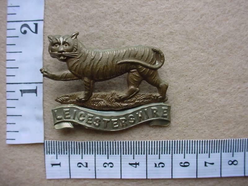 2408 Leicestershire Regiment cap badge (BBA 182)