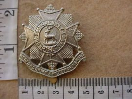 10582 Bedfordshire and Hertfordshire Regiment cap badge (Ref. BBA 187)