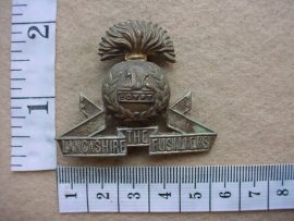 2415 Lancashire Fusiliers cap badge (Ref. BBA 189)