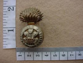 2418 Royal Welch Fusiliers cap badge (Ref. BBA 190)