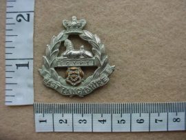 2428 East Lancashire Regiment cap badge, QVC (BBA 198)