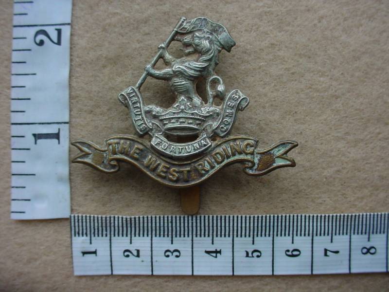 2438 West Riding Regiment (Duke of Wellingtons) cap badge (Ref. BBA 204)