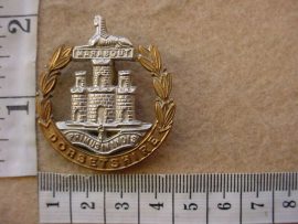10595 Dorsetshire Regiment cap badge (Ref. BBA 211)