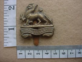 2477 Royal Berkshire Regiment cap badge (Ref. BBA 230)