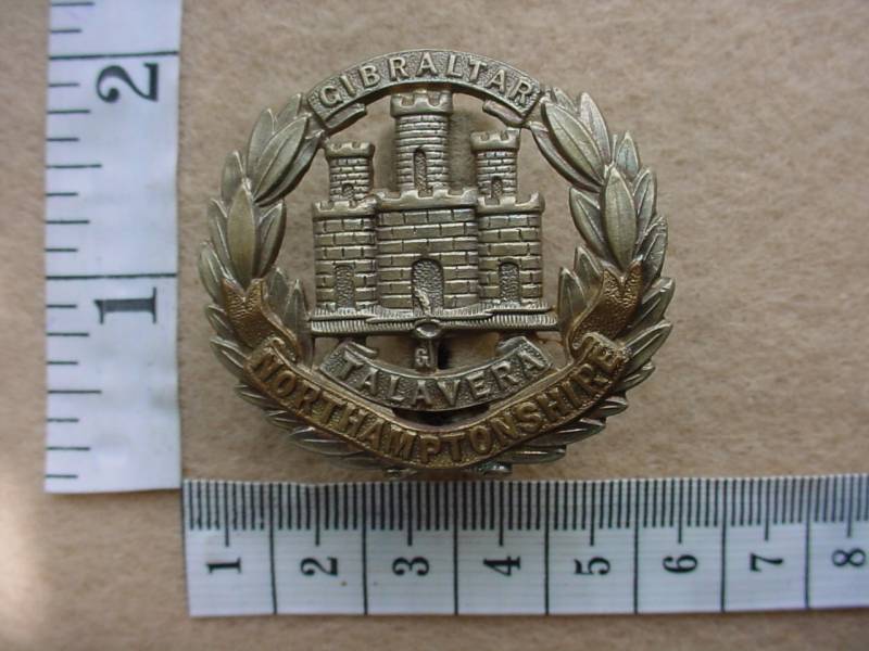 2489 Northamptonshire Regiment cap badge (Ref. BBA 234)