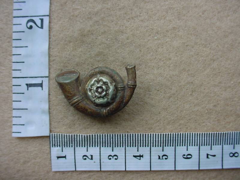 2505 King's Own Yorkshire Light Infantry cap badge (Ref. BBA 240)