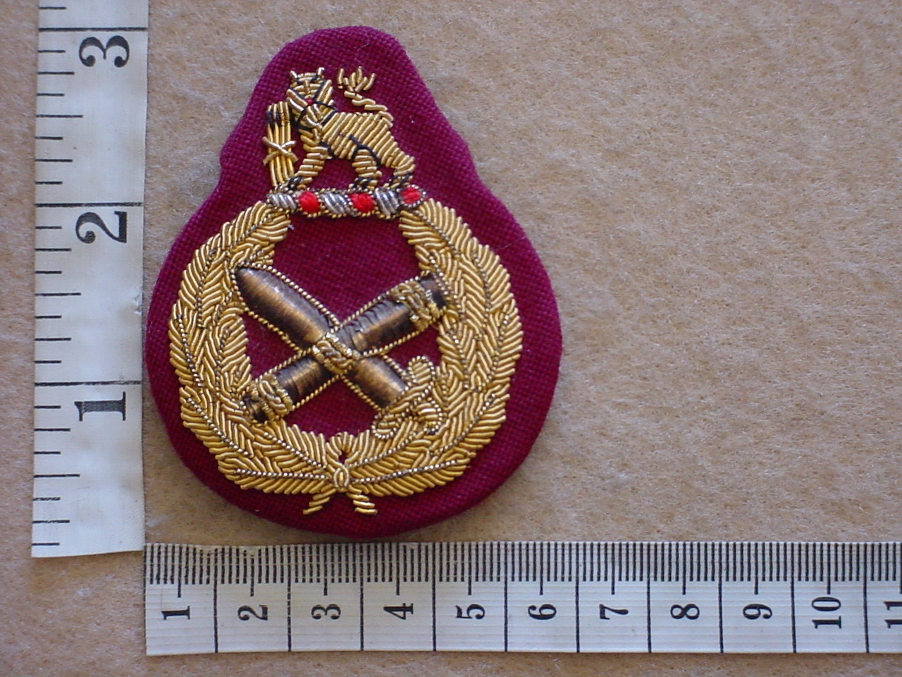 4737 South African Medical Corps Surgeon General cap badge (C6)