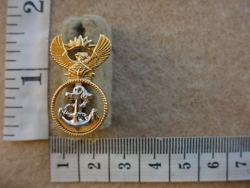 10484 South African Navy Seaman to Petty Officer cap badge (C67)