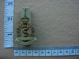 2722 Royal Canadian Army Medical Corps cap badge (CA B117)