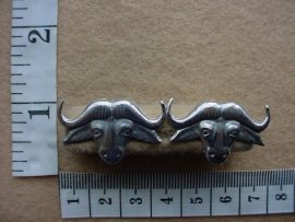 1298 32 Battalion collar badges (CO2506)