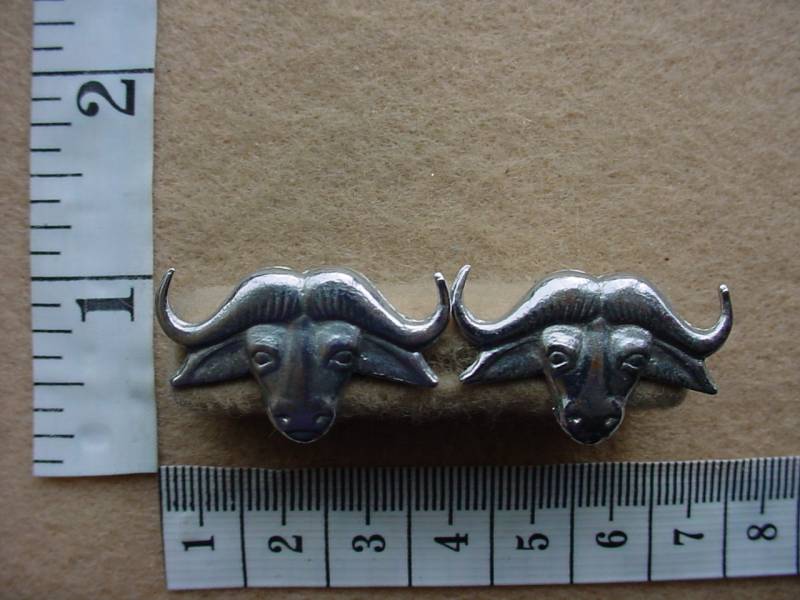1298 32 Battalion collar badges (CO2506)