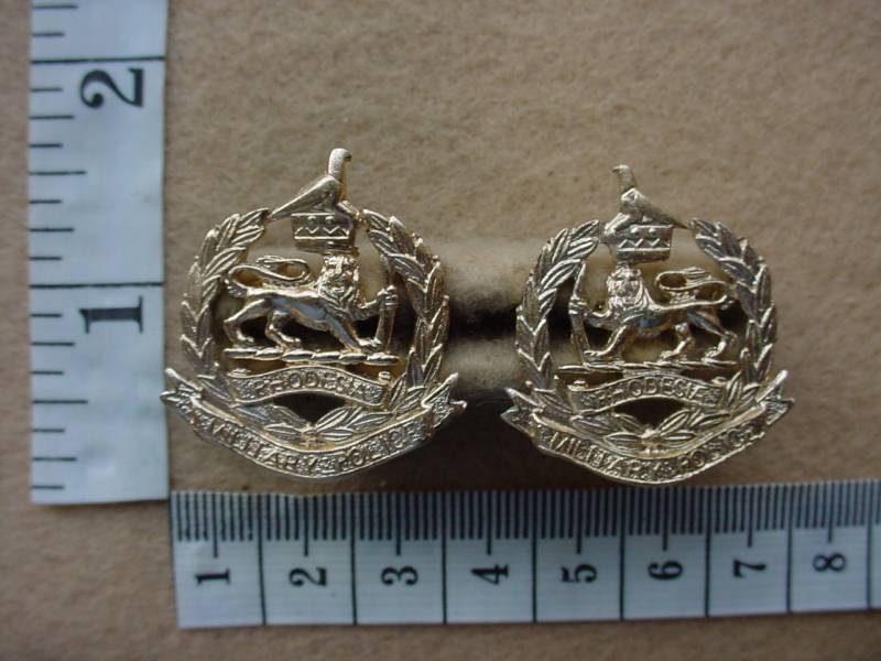 1474 Rhodesia Corps of Military Police collar badges (CO3071-CO3072)