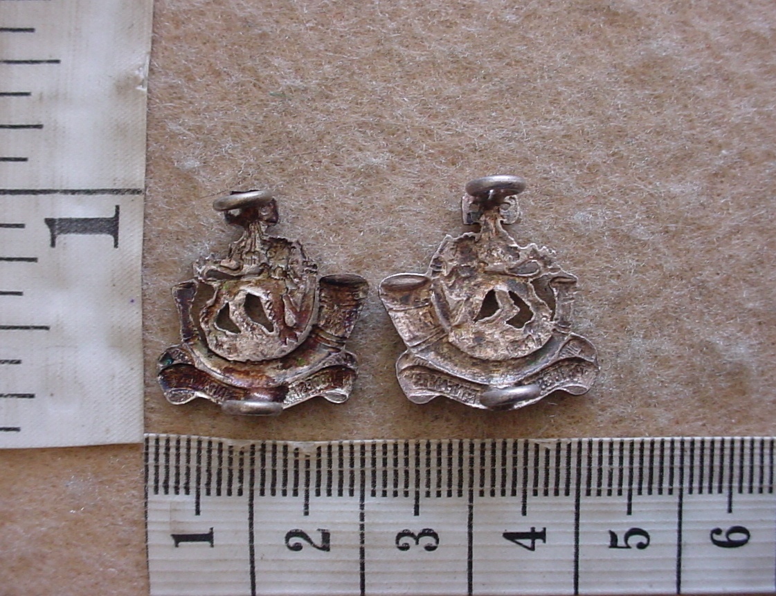 7215 Rhodesian Light Infantry collar badges, Officers mess dress (CO3181-CO3182) - Image 2
