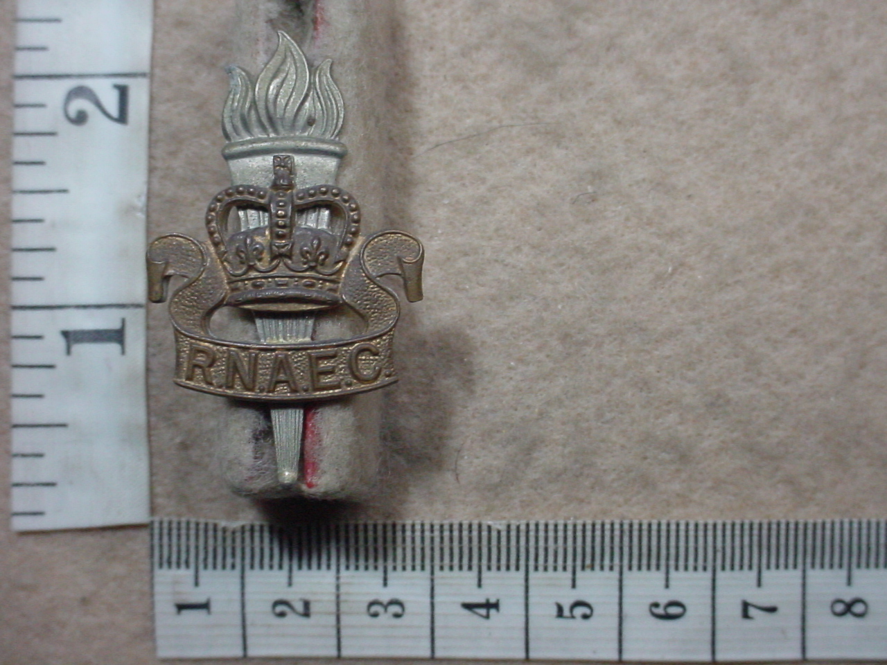3841 Rhodesia and Nyasaland Army Education Corps cap badge (CO3278)