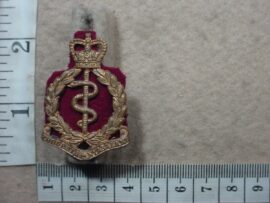6351 Rhodesia and Nyasaland Army Medical Corps cap badge (CO3297)