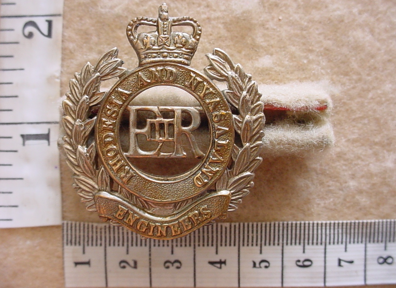 4970 Rhodesia and Nyasaland Corps of Engineers cap badge (CO3308)