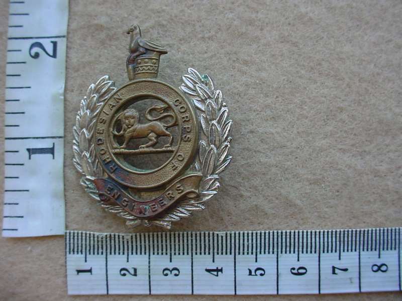 2809 Rhodesian Corps of Engineers cap badge, 'RHODESIAN' type (CO3312)