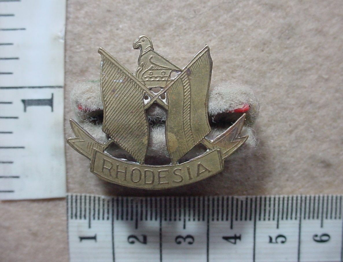 10735 Southern Rhodesian Corps of Signals No.1 Signal Company cap badge (CO3323)