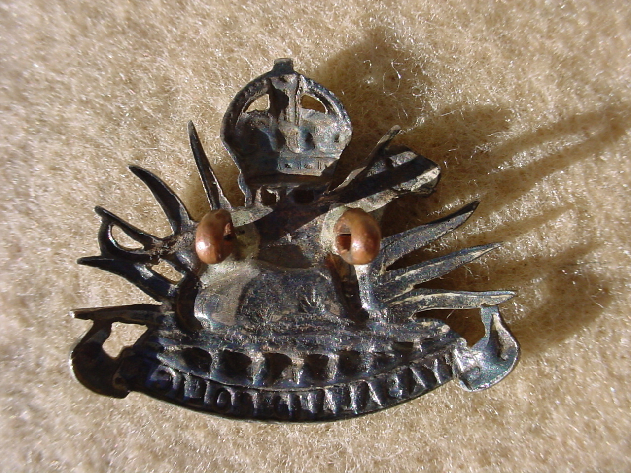 10449 Nyasaland Police collar badges, Officers Silver (CO3672) - Image 4