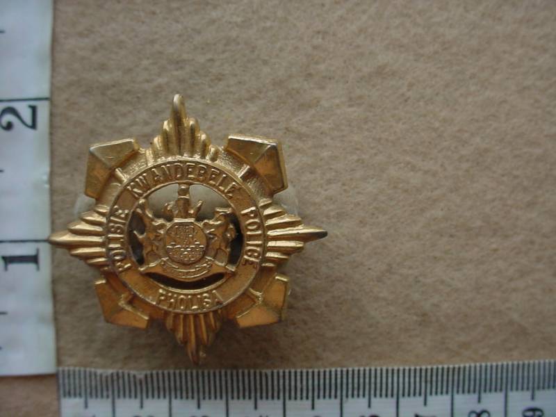 6906 KwaNdebele Police cap badge 1st pattern (Ref. Police KwaNdebele)