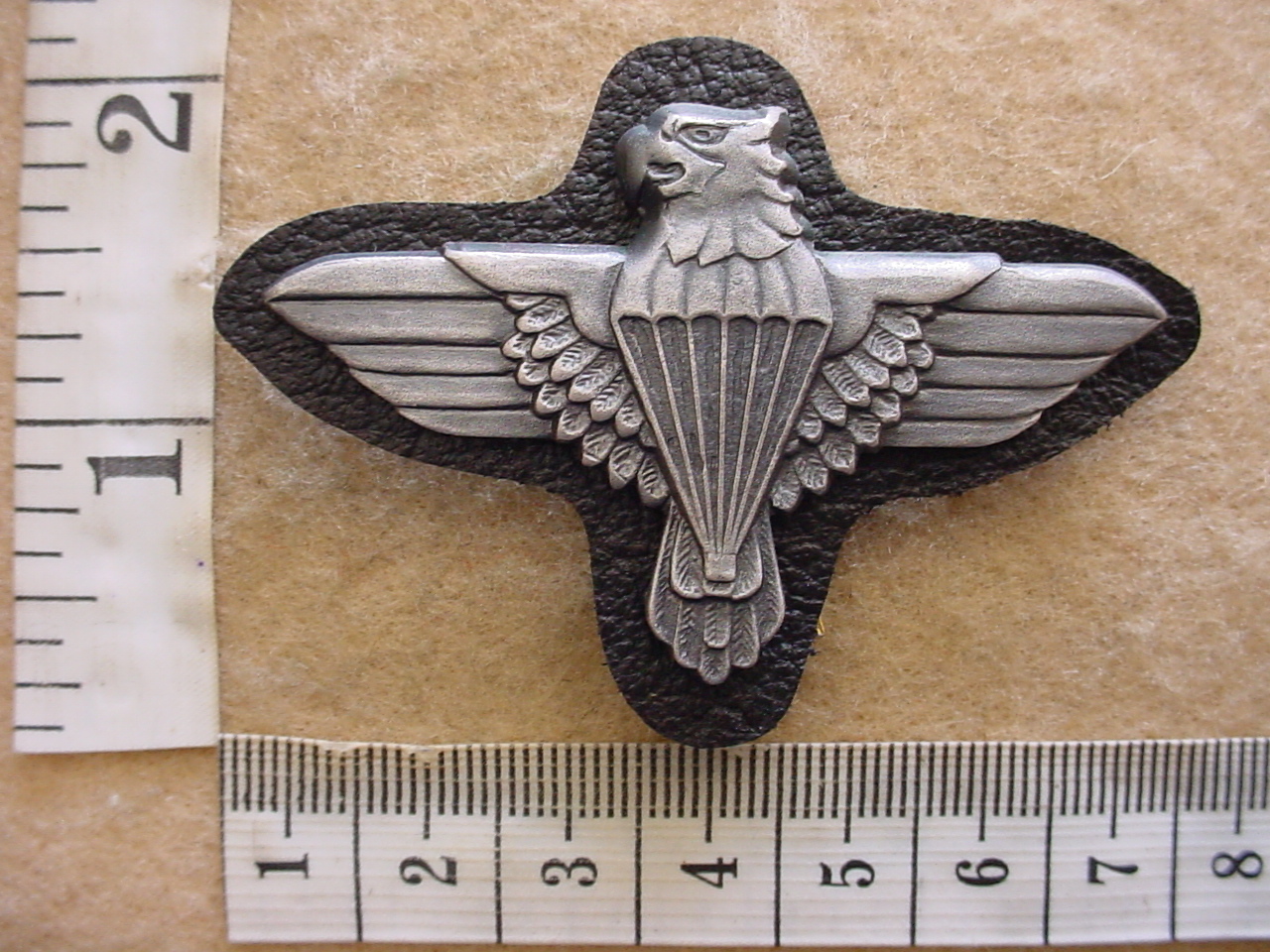 7179 45 Parachute Brigade beret badge, on leather backing (CO3942) (Recce/Special Forces)