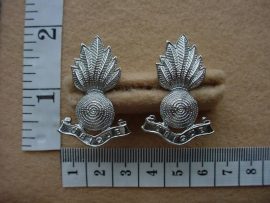 227 Transvaal Horse Artillery collar badges (CO560 and CO562)
