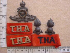 229 Transvaal Horse Artillery cap badge, collar badges and shoulder titles (CO553, CO552, CO564)