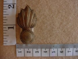411 SA Artillery collar badge (Ref. CO842)
