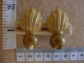 403 SA Artillery collar badges (CO842 and CO843)