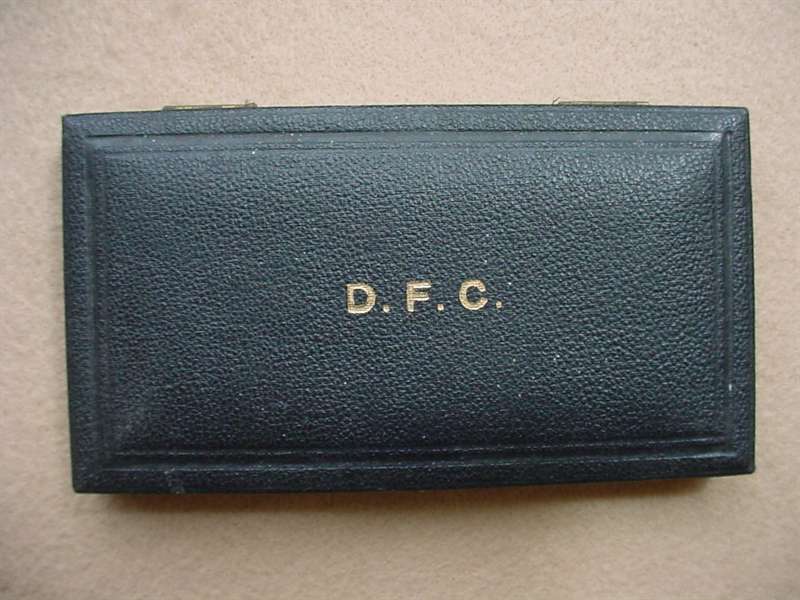 9338 Distinguished Flying Cross case (Ref. DFC)