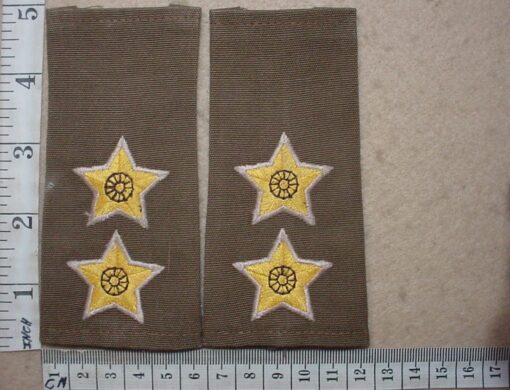 6990 South African Army Lieutenant rank epaulettes (DW1 74 10)