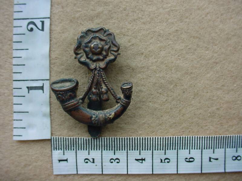 2599 6th Rifle Battalion (Kings Liverpool Regiment) cap badge (Ref. K&K1702)