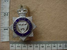 10514 British Leeds City Police cap badge (Ref. Police UK)