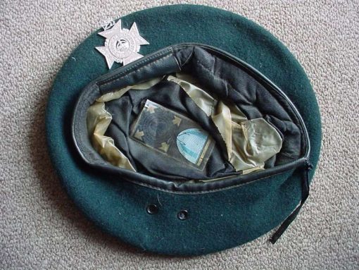9467 6th Battalion Rhodesia Regiment beret and badge (Ref. Rhodesia)