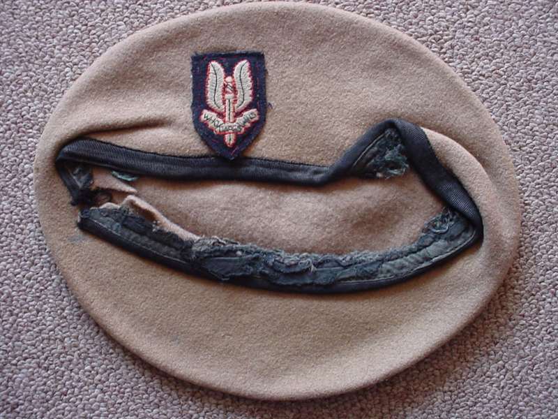9458 Rhodesian Special Air Service beret and badge (Ref. Rhodesia)