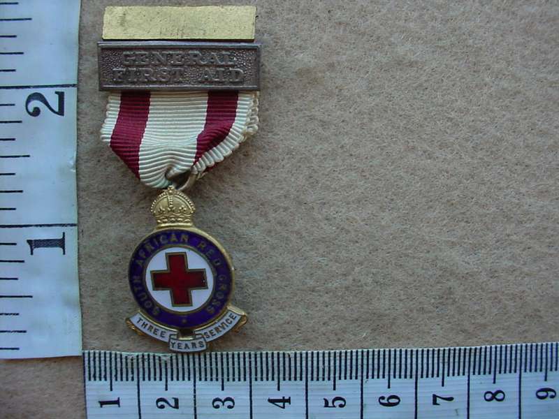 9385 SA Red Cross Society Medal for 3 Years Service with General First Aid ribbon bar (Ref. SA)