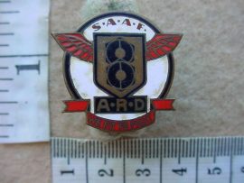 7993 SA Air Force 8 Aircraft Repair Depot lapel badge WW2 (Ref. SAAF)