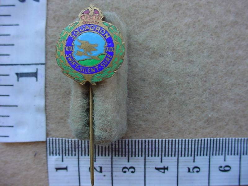 6487 SA Air Force 19 Bomber Squadron WWII lapel badge (Ref. AF SA)