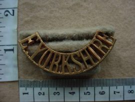 10685 East Yorkshire Regiment shoulder title (Ref. ST England)